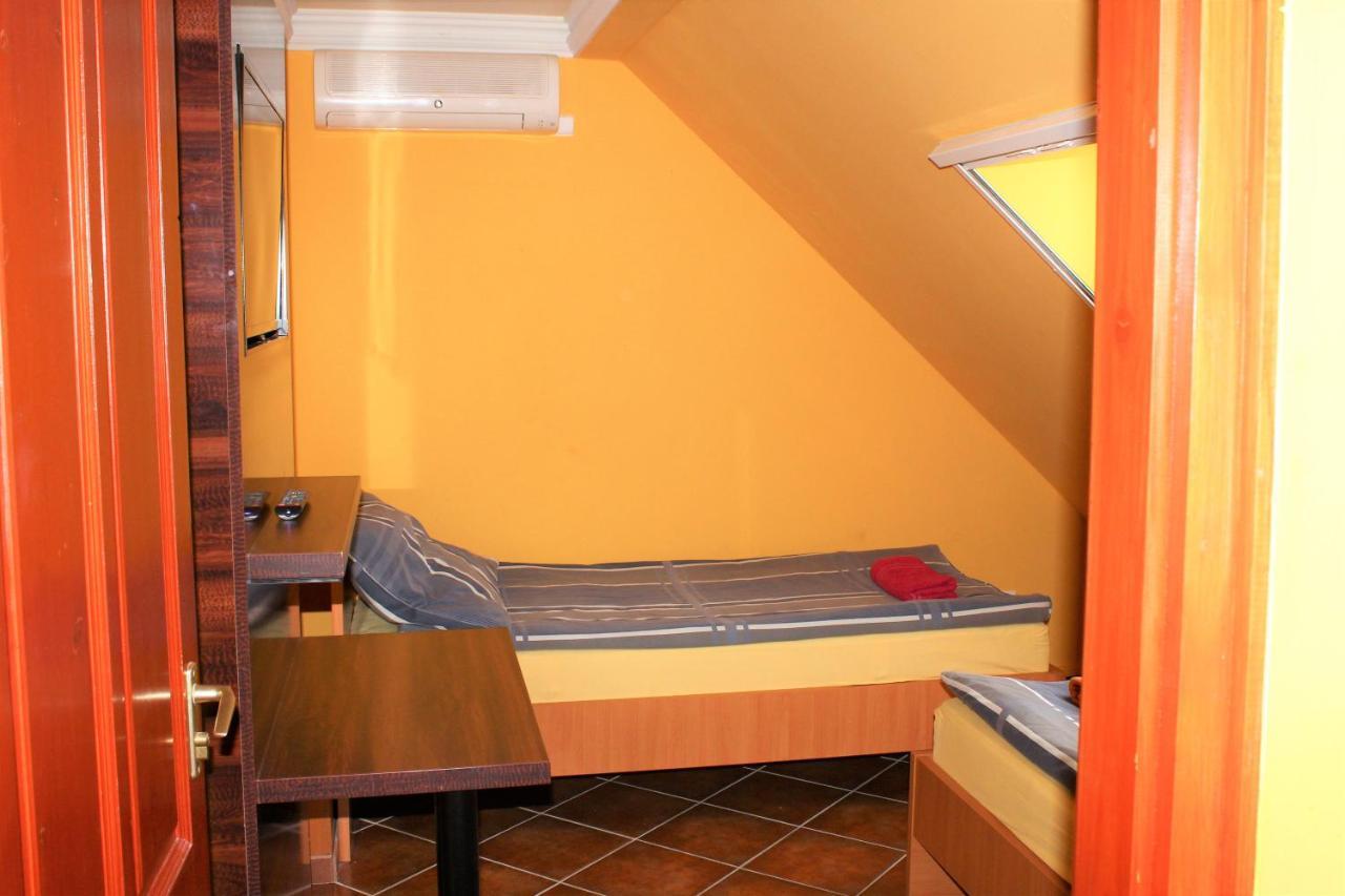 Nexus Vendeghaz Szeged Aparthotel Bagian luar foto