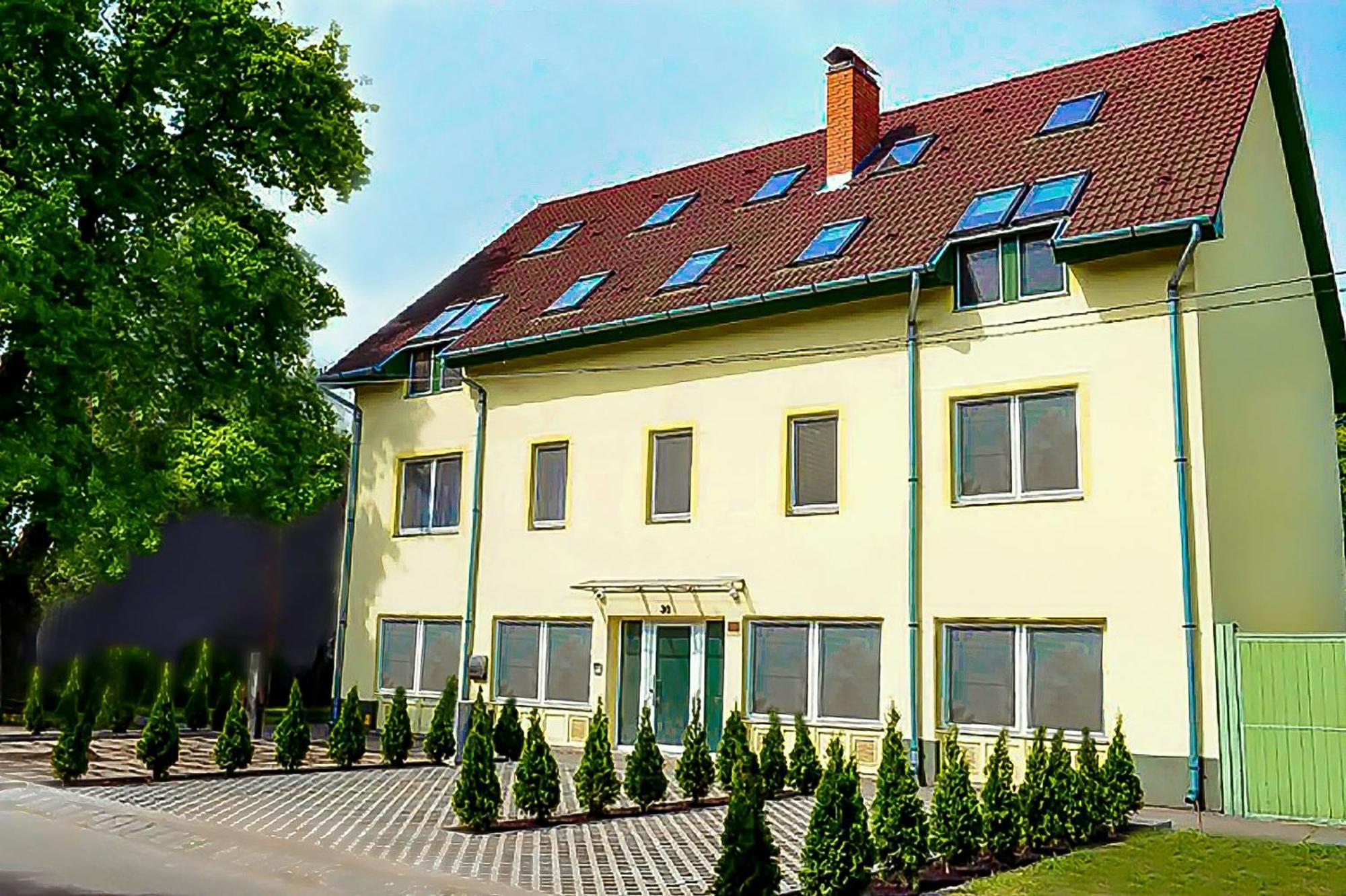 Nexus Vendeghaz Szeged Aparthotel Bagian luar foto