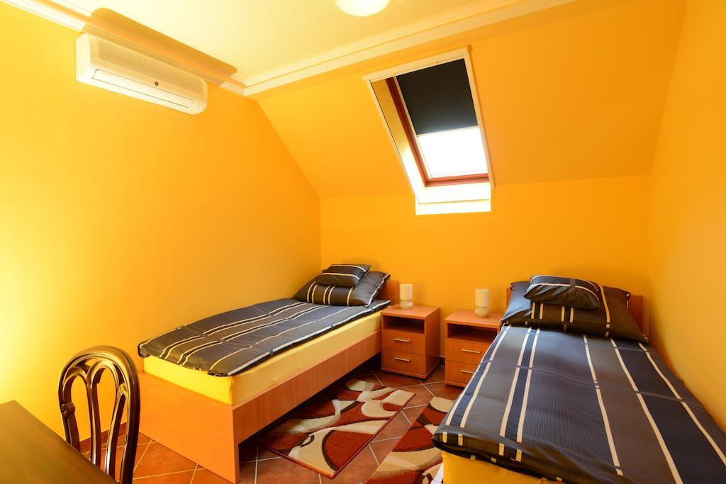 Nexus Vendeghaz Szeged Aparthotel Ruang foto